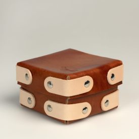 Szegecselt bőr ékszerdoboz 