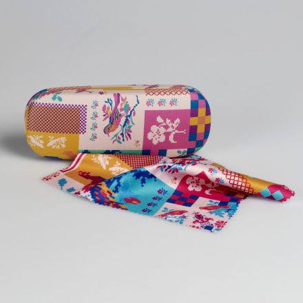 Szemüvegtok törlőkendővel